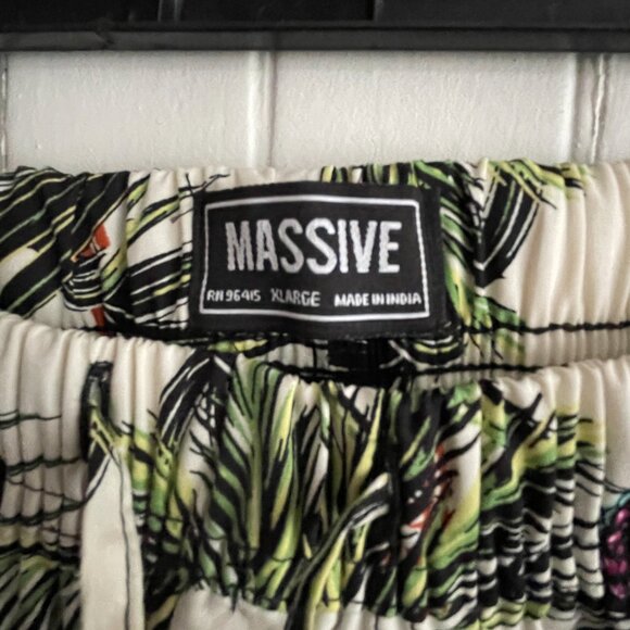 Gorgeous and Unique Men's XL Butterfly Print Shorts - By Massive. 100% Cotton !! - Picture 4 of 5